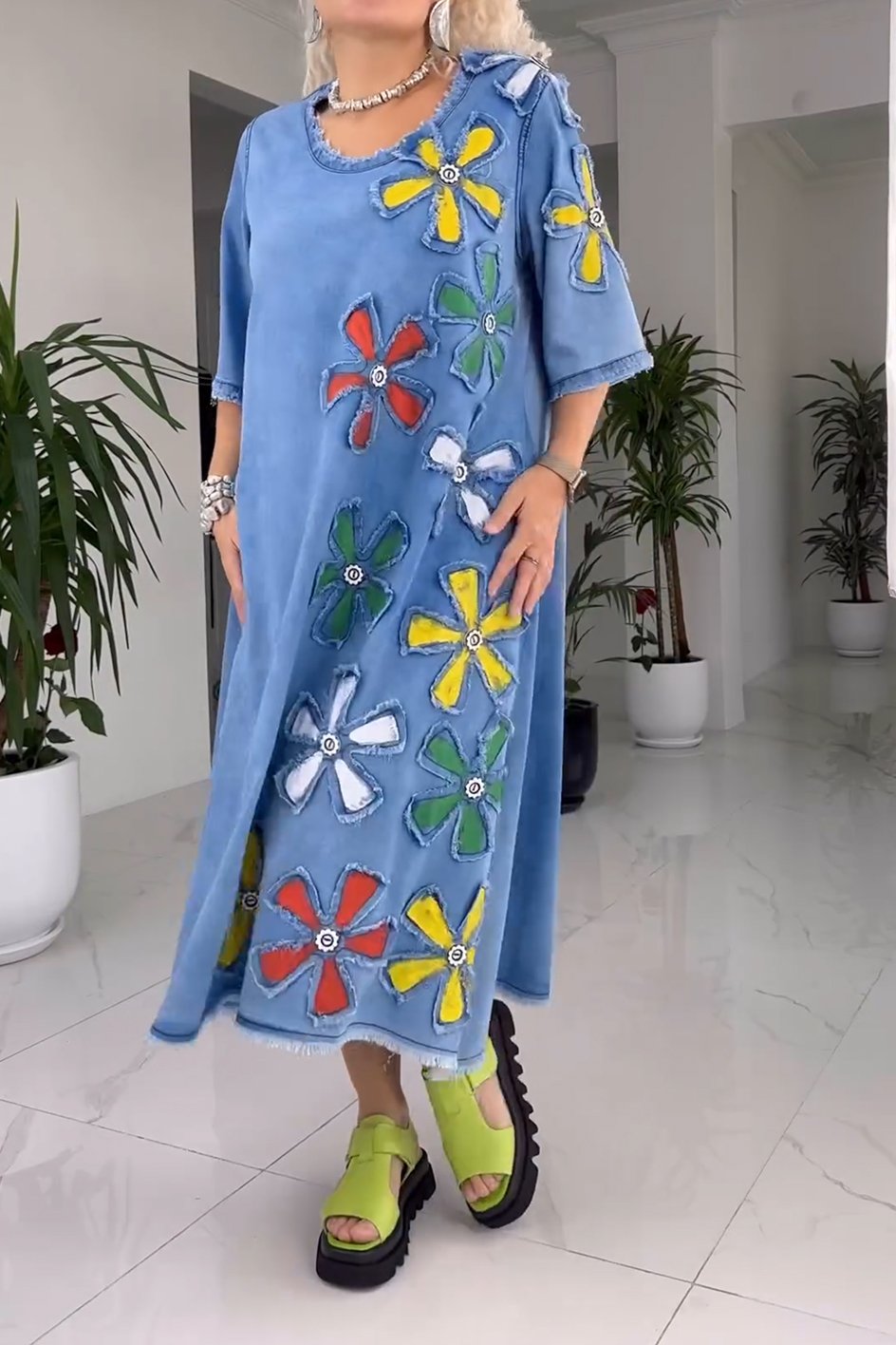 Lauren | Airy Dress with Floral Patterns